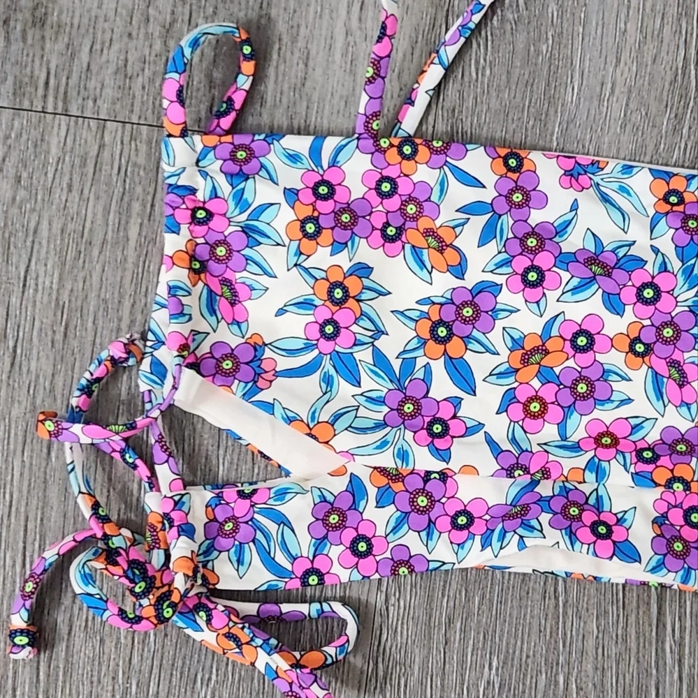 New!Frankie's Bikinis Flower Farm‎ Bikini Top